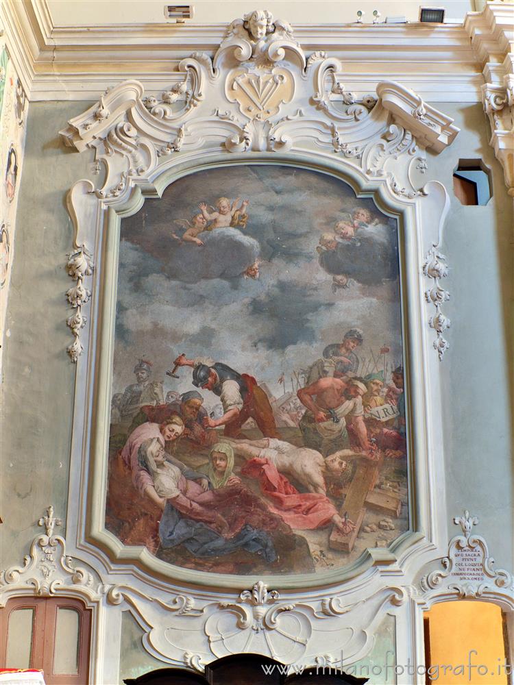 Besana in Brianza (Monza e Brianza) - Cristo inchiodato sulla croce nella Chiesa dei SS. Pietro e Paolo dell'ex Monastero benedettino di Brugora